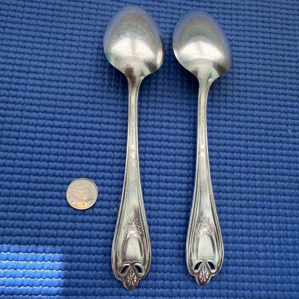 1847 Rogers Bros Old Colony Silverplate XS Triple spoons 7